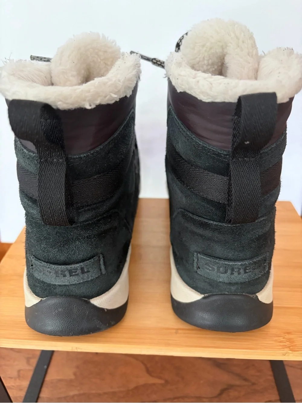 Sorel Whitney Waterproof Suede Lace-Up Winter Boots w. Fur Collar. Women’s 10.